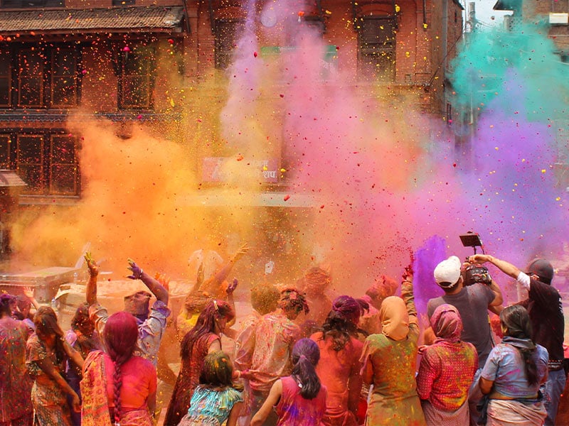 جشنواره هولی در کشورهای هندوستان و نپال | بهترین جشنواره های دنیا
